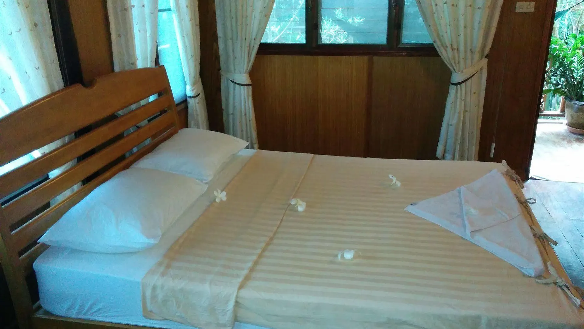 Koh Tao Beachside Resort  Ko Tao